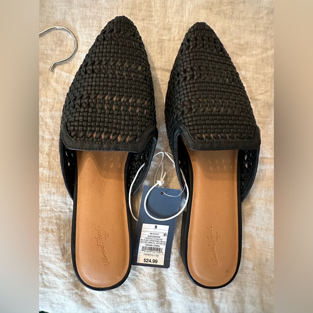 NWT Universal Thread Woven Slides